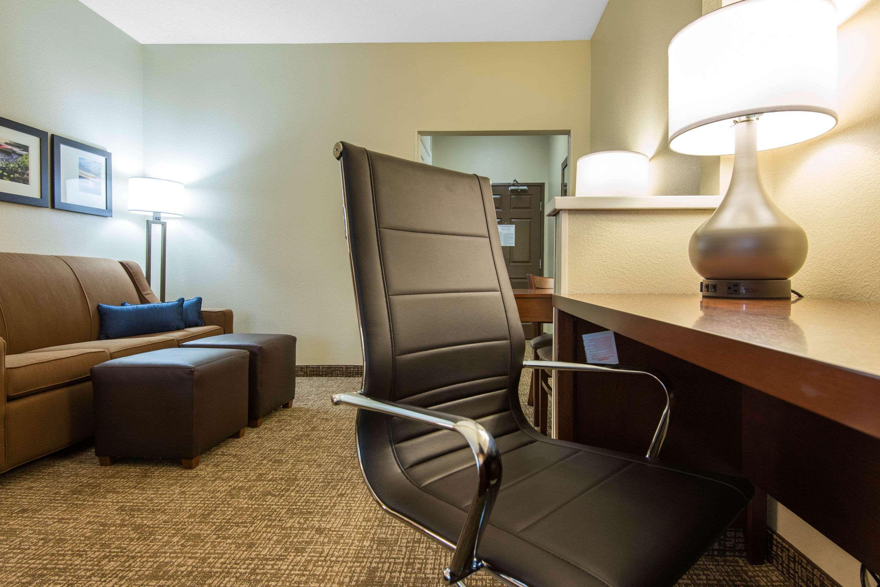 Comfort Suites Rochester Henrietta University Area Exterior foto