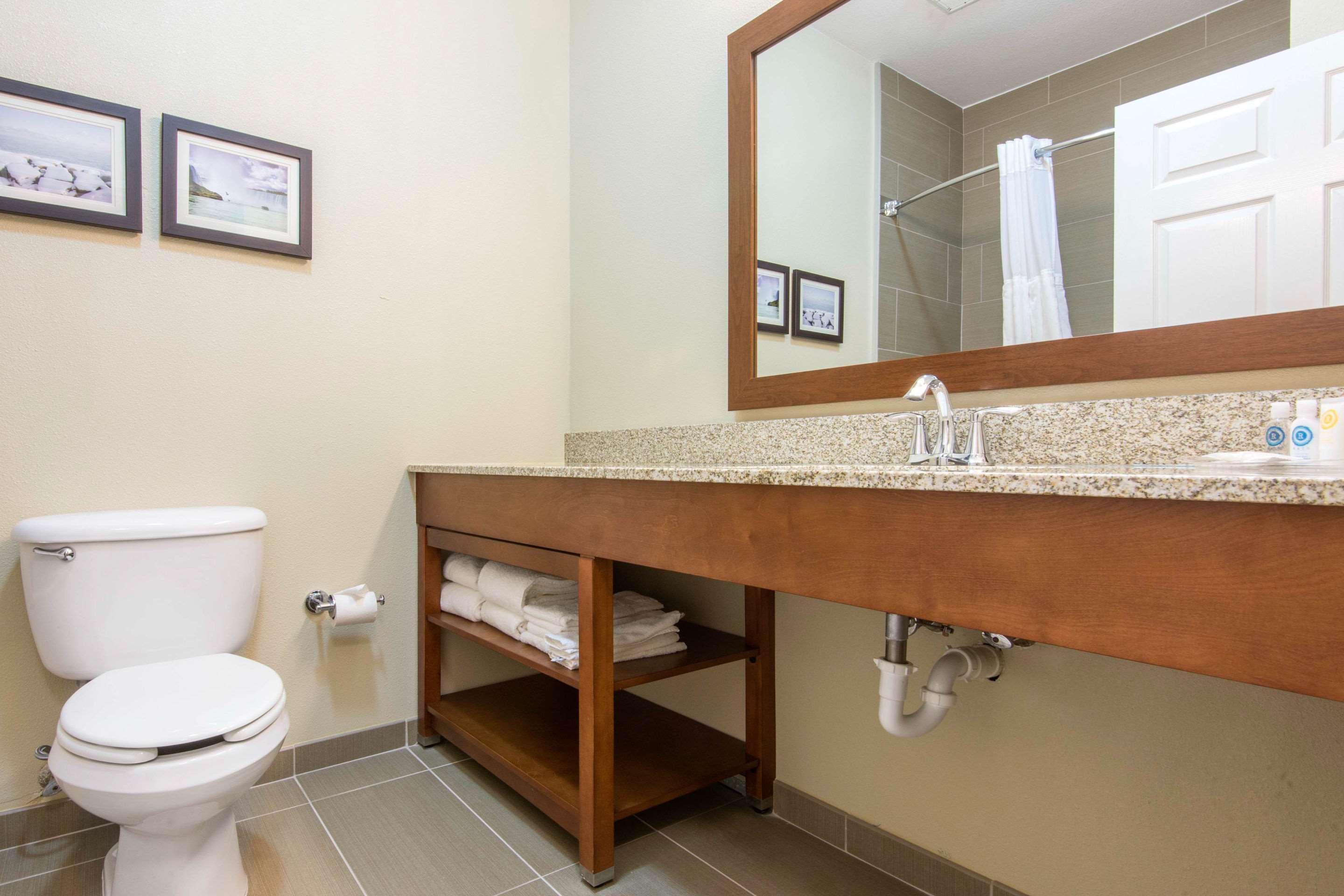 Comfort Suites Rochester Henrietta University Area Exterior foto