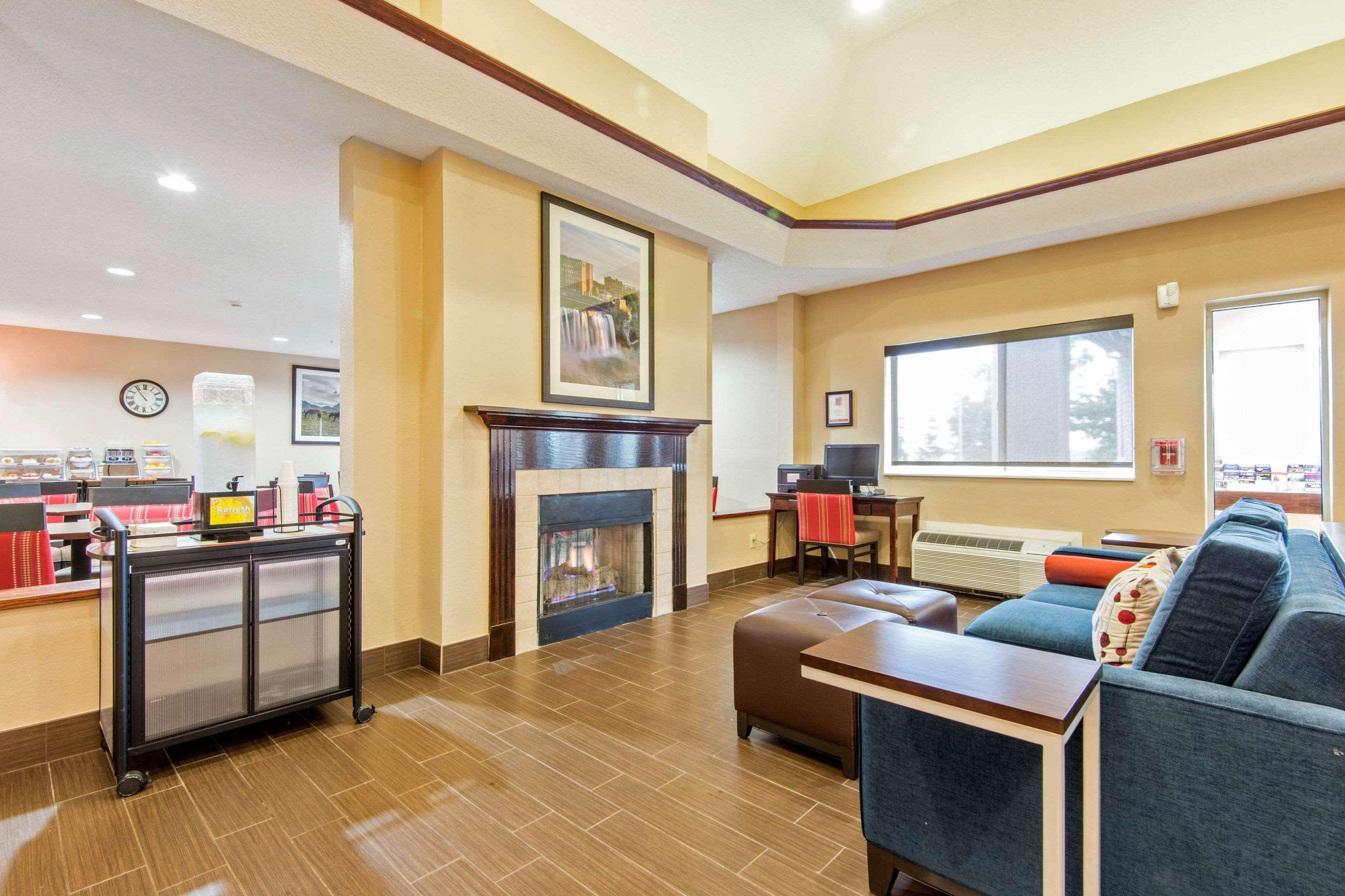 Comfort Suites Rochester Henrietta University Area Exterior foto