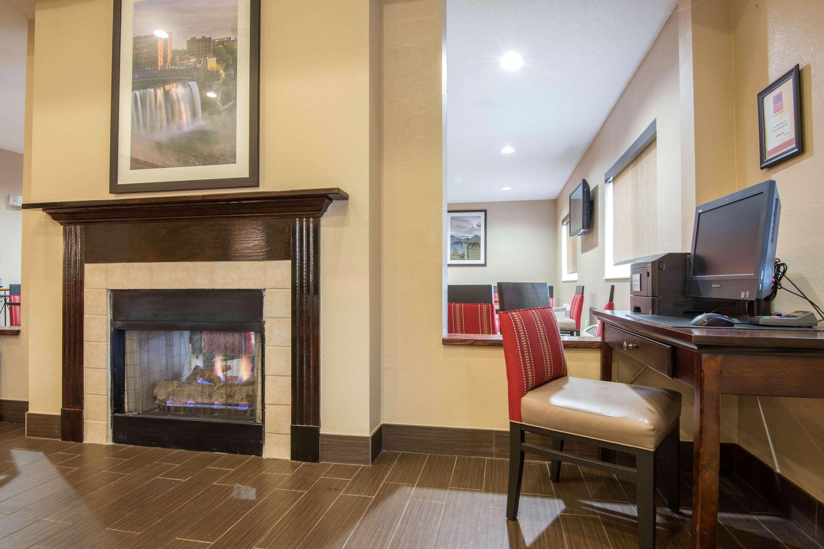Comfort Suites Rochester Henrietta University Area Exterior foto